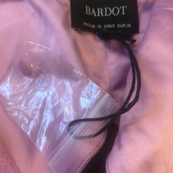 NWT Bardot Blouse Puff Sleeve V-Neck Tie back Size 6 Small - Picture 9 of 16